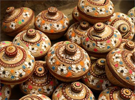 Pottery famous handicrafts of Madhya Pradesh